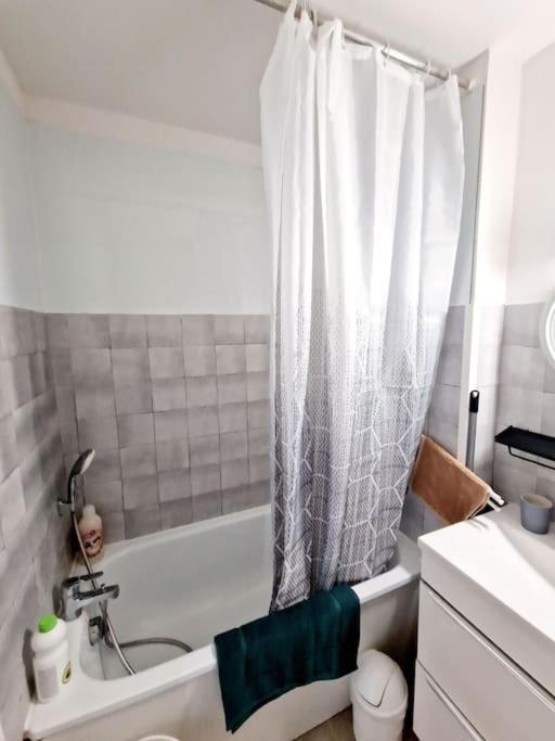 "Le Bisontin", Studio Cosy Au Calme, Proche De La Gare Besançon Buitenkant foto